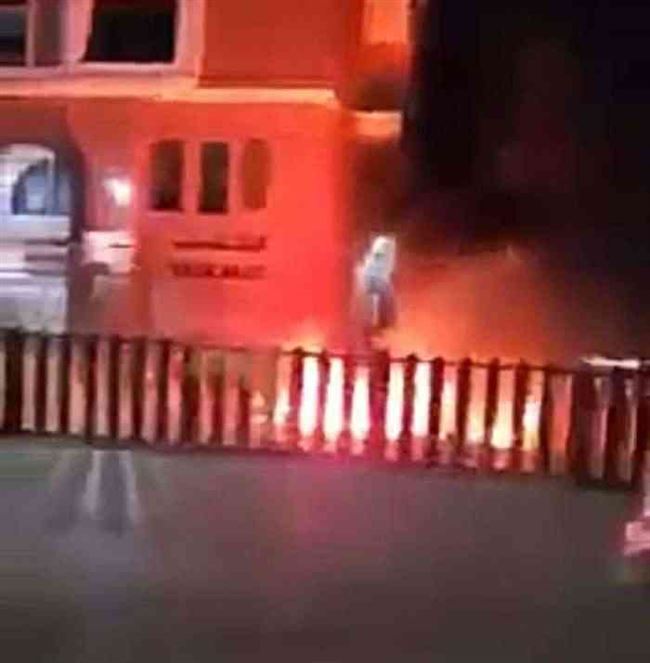 حريق هائل يلتهم سوق سوداء للمشتقات النفطية في صنعاء