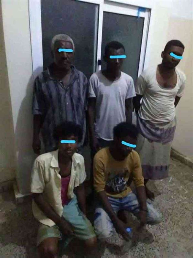 القبض على تشكيل عصابي متخصص بسرقة النساء في أبين