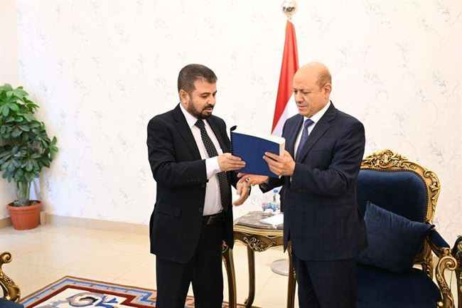 الرئيس العليمي يؤكد اهمية تعزيز دور اجهزة الرقابة والمحاسبة وسلطة انفاذ القانون