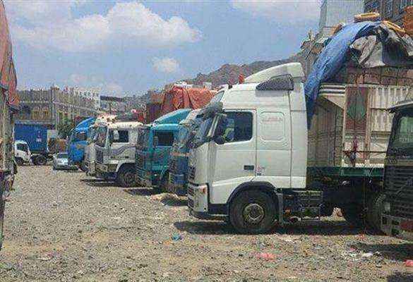 ضمن تضييق الخناق .. الحوثي يجبر التجار على استيراد "الأخشاب" عبر ميناء الحديدة