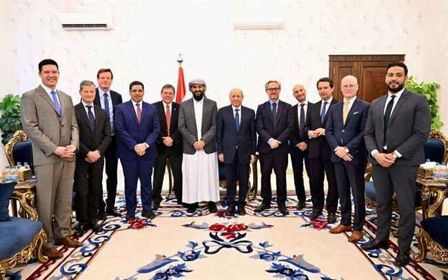 التقوا طالبات متحمسات للذهاب للمدرسة.. سفراء الاتحاد الاوروبي ينهون زيارتهم إلى عدن