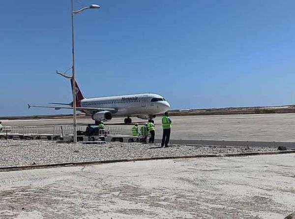 بتجهيز إماراتي.. مطار الريان بالمكلا يستقبل أول رحلة دولية قادمة من جدة
