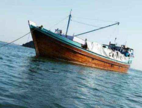 إنقاذ بحارة يمنيين قبالة سواحل الصومالة بعد غرق سفينتهم