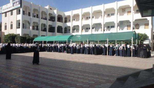 اعترضت على دروس حوثية طائفية.. عناصر حوثية تعاقب وكيلة مدرسة في صنعاء