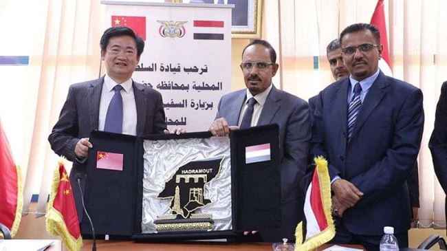 التبادل التجاري وفرص الاستثمار على طاولة محافظ حضرموت وممثل الصين باليمن