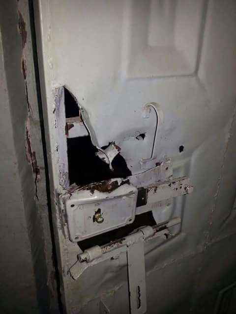 محور تعز يمنع النازحين من العودة إلى منازلهم وقيادي إخواني يفرض أكثر من مليون ريال عليهم