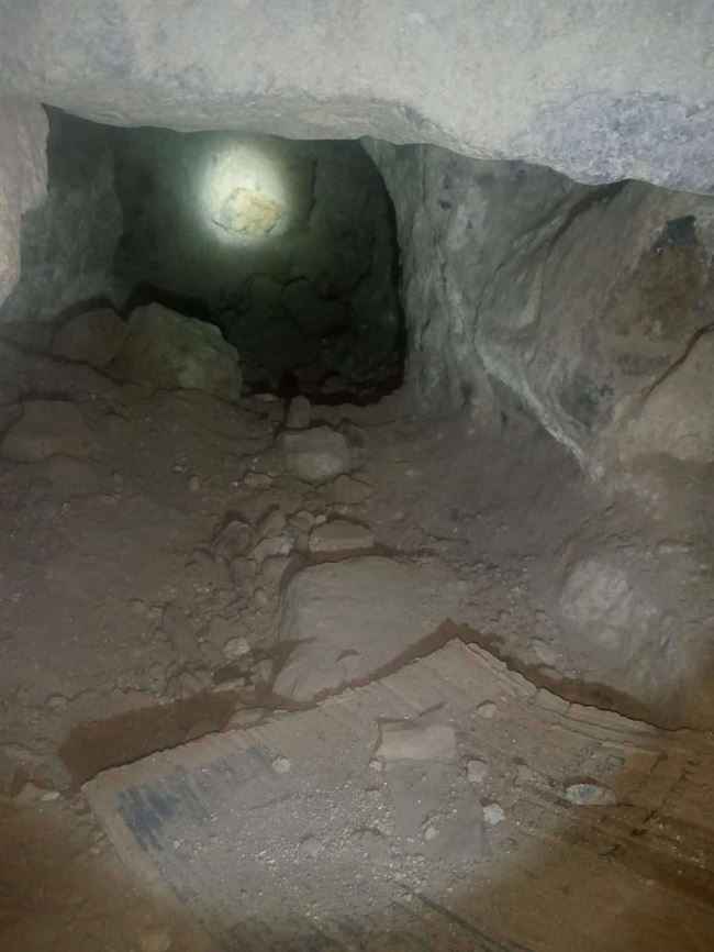 عناصر حوثية تبحث عن كنز آسيا زوجة فرعون بمسجد أثري.. تخريب وإنفاق بالصور