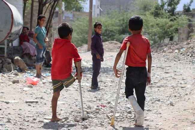 شاهد كيف سلب الحوثي براءة طفلان شقيقان بتعز بقذيفة هاون