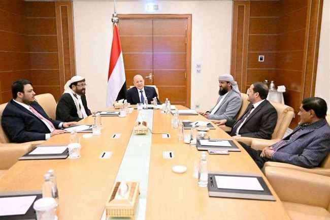 عاجل.. كشف تفاصيل اجتماع مغلق للمجلس الرئاسي بجميع نوابه في الرياض
