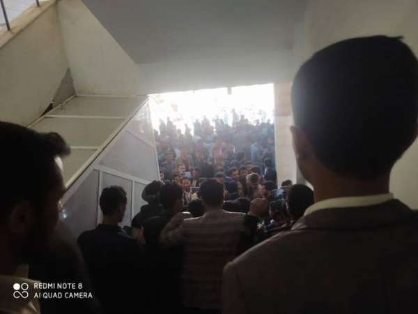 خروج أول جامعة جنوب صنعاء بمظاهرات غاضبة ضد الحوثيين