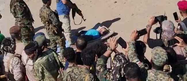 إعدام شخص ذبح 3 نسوة مع متهم آخر بساحة فندق بعدن.. صور