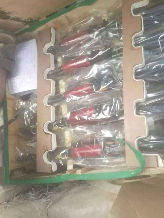 النقيب يكشف تفاصيل جديدة عن شحنة الاسلحة الحوثية المضبوطة بلحج.. من أين مصدرها؟
