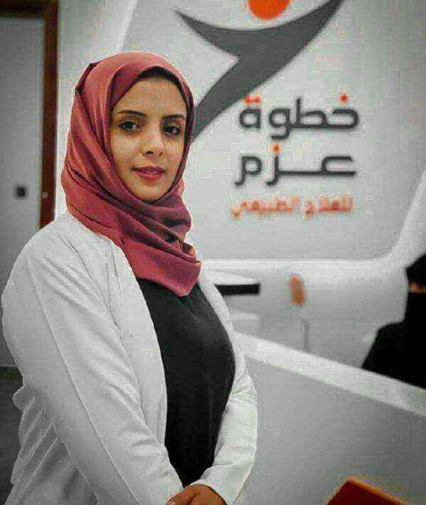 مخابرات الحوثي تعتدي على ناشطة وأسرتها وسط صنعاء بوحشية.. تفاصيل التقطع لسيارتها