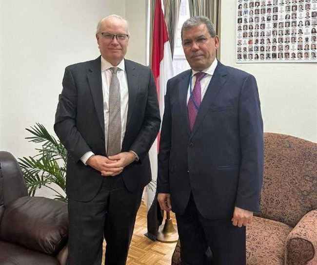 بعد تحويل السفن التجارية إلى الحديدة.. أمريكا تشيد بتنازلات قدمتها الشرعية للحوثي