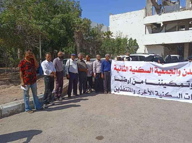 انتفاضة لأكاديميي جامعة عدن للمطالبة بتمكينهم من أراضيهم في البريقة
