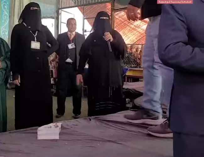بالفيديو.. هكذا روع الحوثيون في صنعاء أسر طلاب صغار في مدرسة أثناء احتفالهم باناشيد وطنية