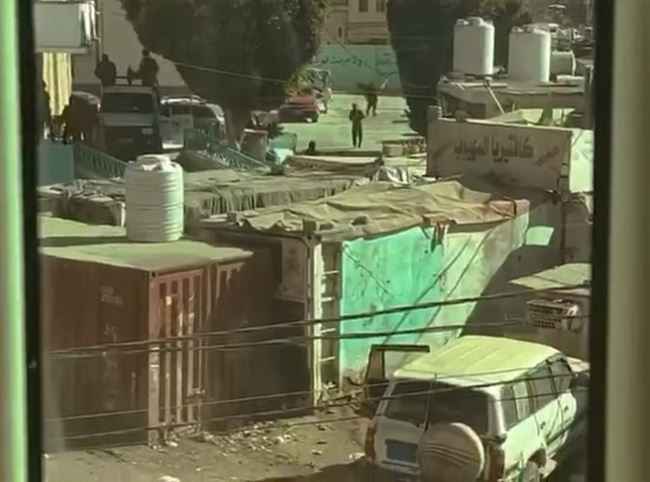 إنفجار صراع بمختلف الأسلحة في صنعاء بين قيادات حوثية بارزة.. والسبب صادم