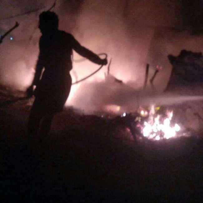 هو الثاني خلال أيام.. اندلاع حريق كبير بمخيمات النازحين في مأرب