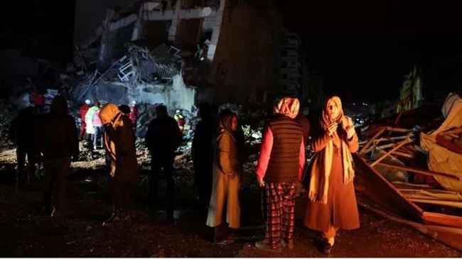 زلزال تركيا الجديد يحذر السكان للابتعاد من السواحل ومركز ينبه 5 دول من خطر تسونامي