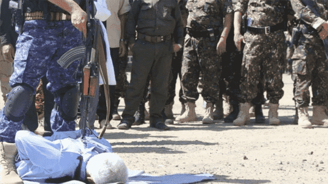 تهمة جاهزة.. محكمة حوثية تصدر حكم إعدام شخص وسجن امرأة مسنة بزعم التخابر