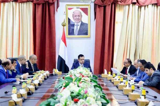 الحكومة تعلن إجراءات تأمين حركة التجار وتخفيض كلفة النقل في الموانئ والمنافذ المحررة