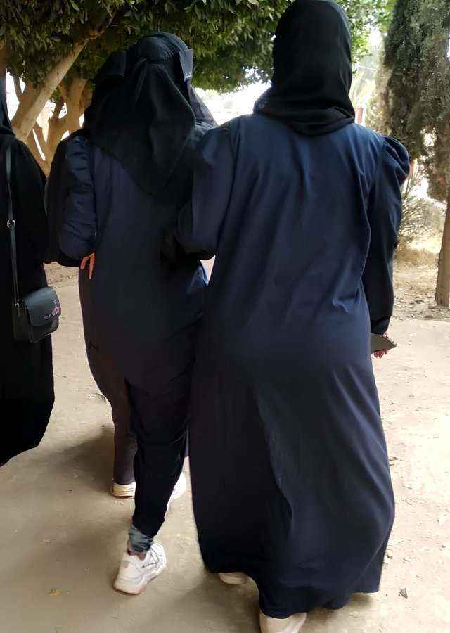 الحوثي مرة أخرى يقفز الى ملابس النساء في صنعاء