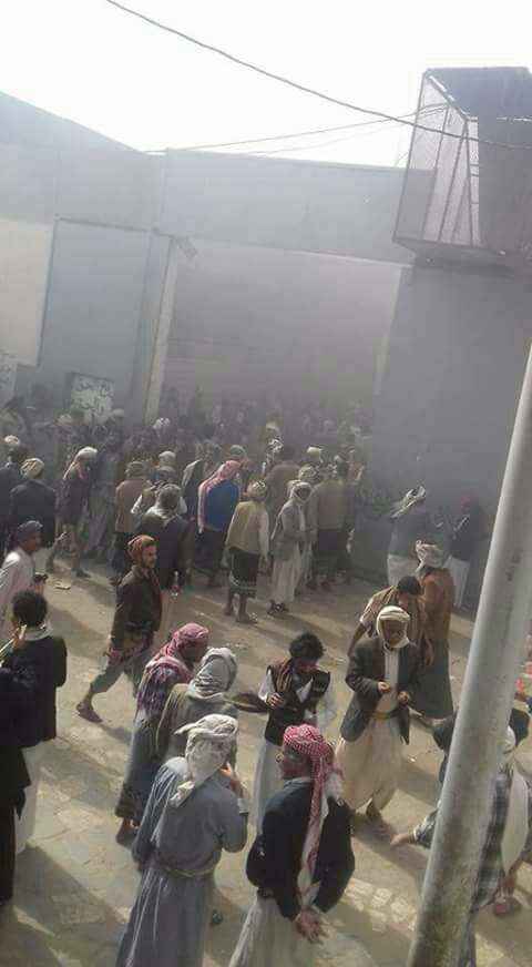 مصادر طبية بصنعاء تكشف عن انتشار أمراض جلدية وتنفسية ومزمنة في سجون الحوثي