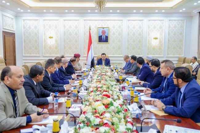 الحكومة تتخذ إجراءات ضبط العملة والأسعار وتخفض كلفة النقل والتأمين في الموانئ المحررة