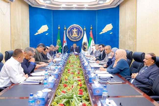 الانتقالي يرد على تصريحات العليمي.. ويحذر من التهرب والمماطلة من هذا الأمر