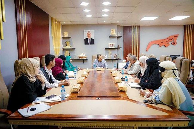محافظ عدن يؤكد حرص السلطة المحلية على دعم ذوي الهمم