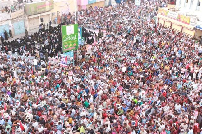 بالصور.. مليونية المكلا تعلن تمسكها بالنخبة وتطالب بمعالجة الوضع المعيشي