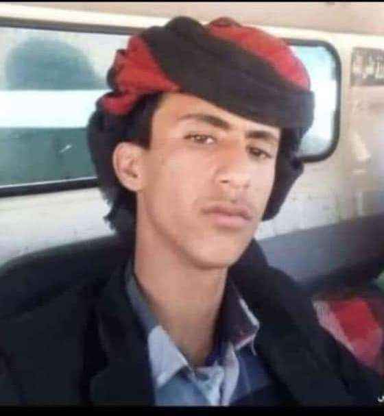 القيادي الحوثي أبو إيران يصفي شاب أمام أسرته أثناء احتجازهم جميعا في إدارة أمن الطفه