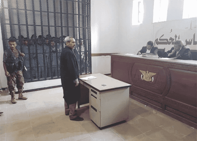 الجماعة تمهد لمحاكمة قاضي في صنعاء انتقد عبدالملك الحوثي