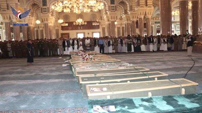 بالاسم بينهم 8 يحملون رتبة عقيد.. اقرار حوثي بمصرع 17 ضابط بقصف أمريكي بريطاني