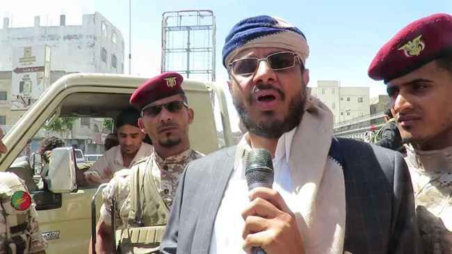 وكيل محافظة تعز يبايع عبدالملك الحوثي من قلب المدينة المحررة