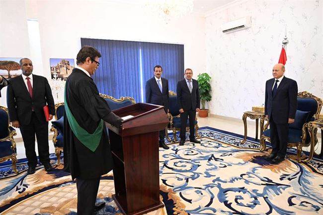 المرفدي يؤدي اليمين القانونية أمام رئيس مجلس القيادة الرئاسي