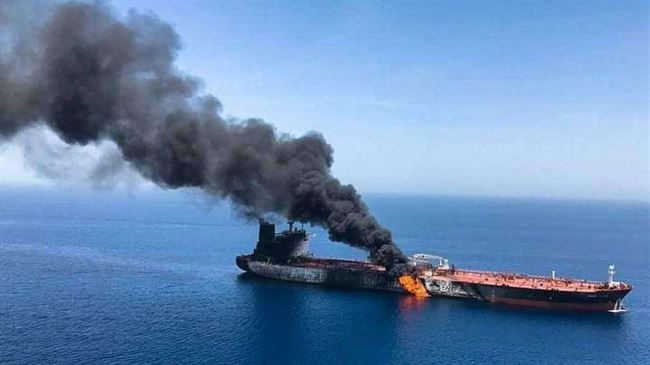 استهداف سفينة يونانية بصاروخين في باب المندب