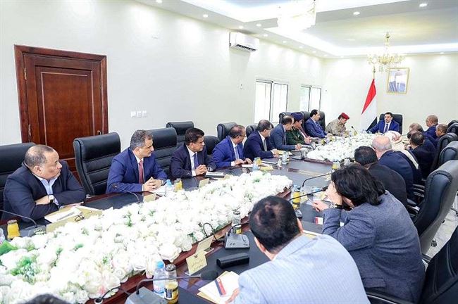 أكد تفعيل اليات المساءلة والمحاسبة.. مبارك يترأس الاجتماع الأول لمجلس الوزراء في عدن