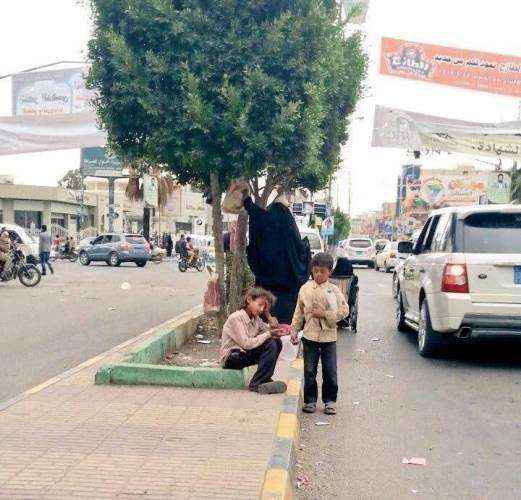 الآلاف في صنعاء يواجهون الجوع والفقر بالحل الأخير