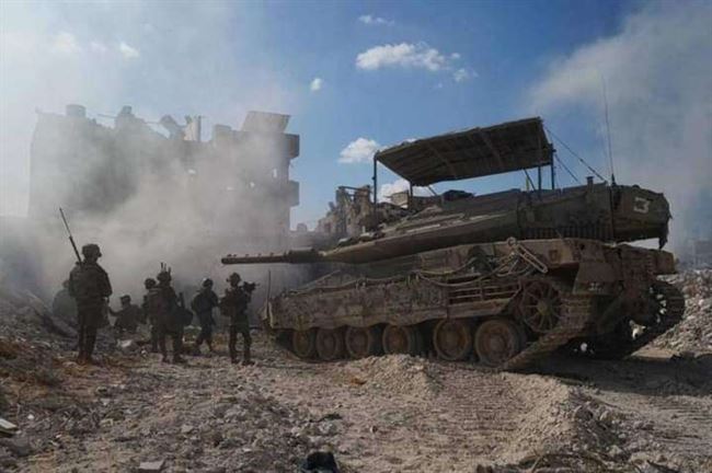 جيش الاحتلال يواصل حصار أكبر مستشفى بخان يونس ويعتقل 100 شخص من داخله