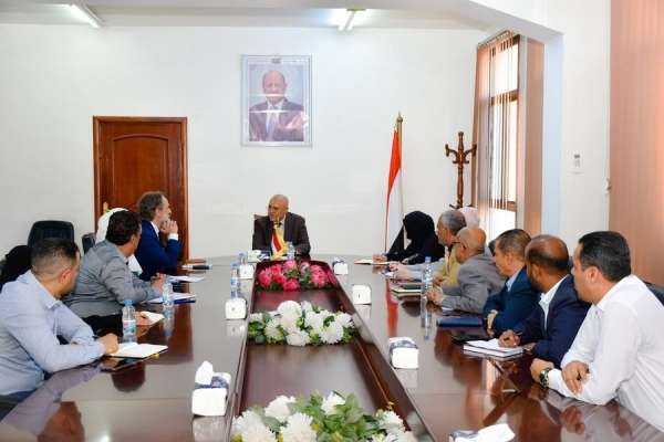أعلى مسؤول أممي في اليمن يزور تعز المحاصرة.. ويدلي بتصريح هام