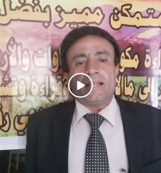 ظهر على قنوات الحوثي.. يوتيوبر في صنعاء ياكل فضلات الحيوانات ويثير جدلا على مواقع التواصل