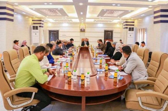 عبدالسلام يحذر من تهديدات بيئية كبيرة وتدمير الثروة البحرية جراء الهجمات الحوثية