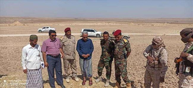 بالصور.. البحث عن أشياء في باطن الأرض يكشف شيء خطير في حضرموت