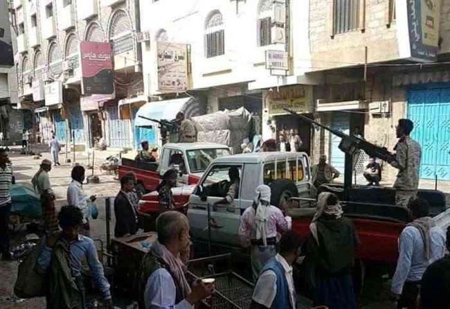 عصابة مسلحة تعتدي على منزل تربوي وتهدد بهدمه ونهبه بقوة السلاح في تعز