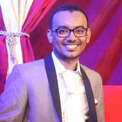القصة الكاملة لأول مايسترو يمني يعزف للسلام من دار الأوبرا المصرية