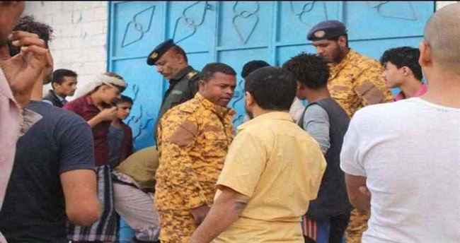 حملة أمنية تغلق محال تجارية ومطاعم في المهرة .. والسلطات توضح السبب