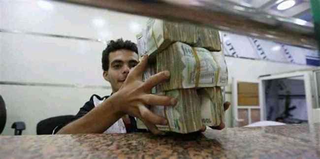 الريال اليمني ينهار في مناطق الحوثي والأوضاع تنذر بكارثة خطيرة