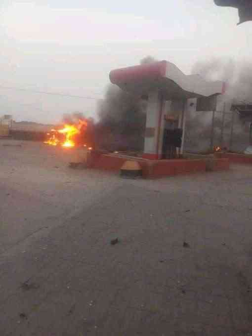 شاهد بالصور.. انفجار سيارة مفخخة يهز مديريات عدن (تفاصيل أولية)