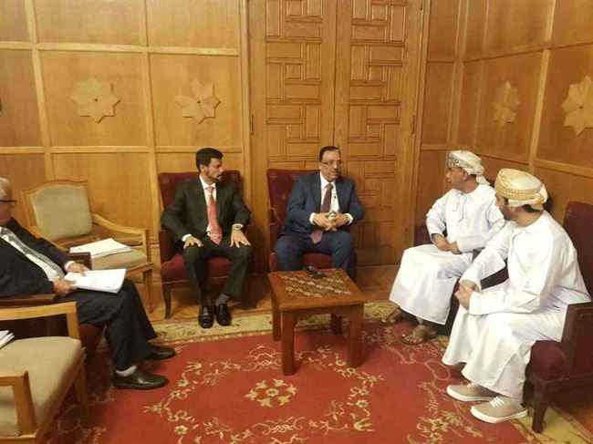 بعد إرسال عمان صورايخ وأجهزة عسكرية للحوثيين.. اليمن يبحث مع السلطنة ضبط الخلل في جماركها